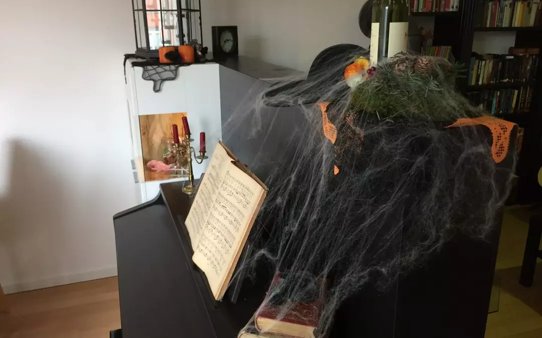 Glamouröses Gruseln: Anleitung für elegante DIY Halloween Deko