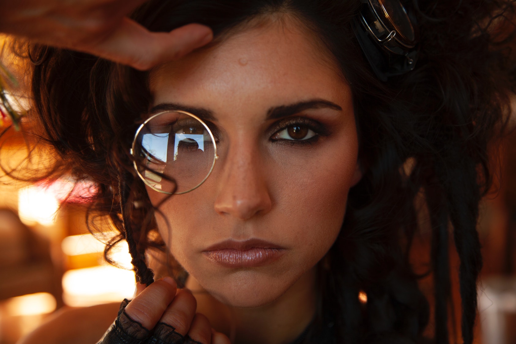 Steampunk muss nicht aufwändig sein. Ein paar Accessoires und du wirst zum Mittelpunkt deiner Halloween-Feier Steampunk muss nicht aufwändig sein. Ein paar Accessoires und du wirst zum Mittelpunkt deiner Halloween-Feier